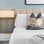 Luxury Two Bedroom House - Parking - Netflix 11Ha