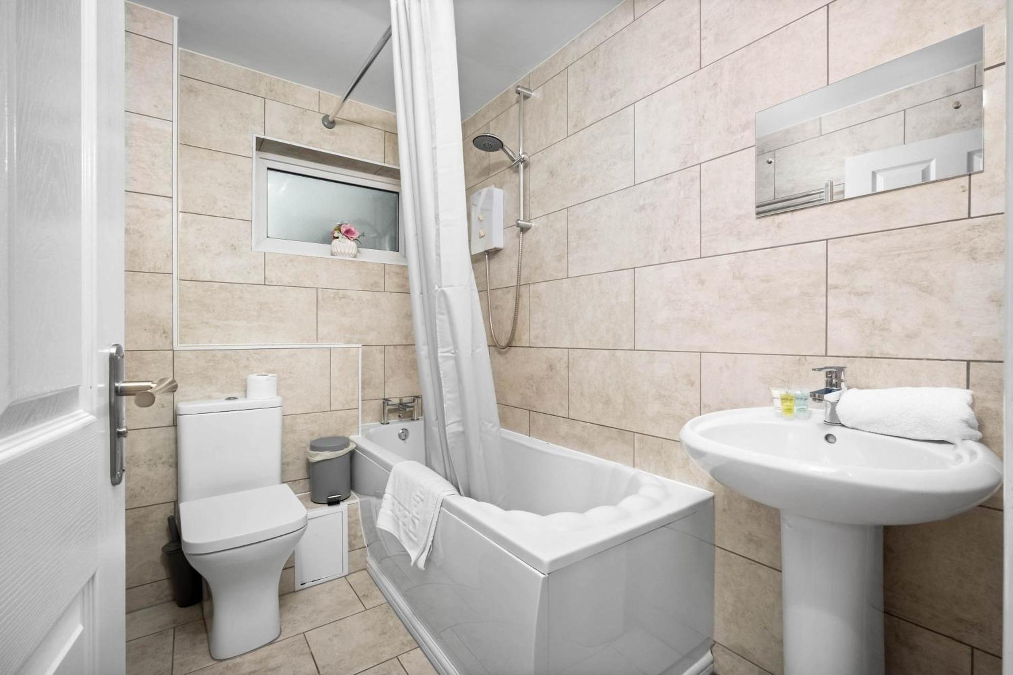 Luxury Two Bedroom House - Parking - Netflix 11Ha Holiday home